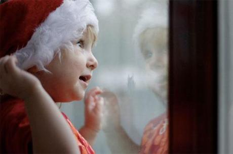 Piccoli piedi sotto l’albero sarenza-natale-1