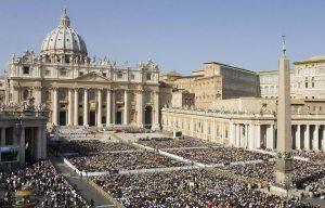La Chiesa più vicina alle vittime di abusi. Il mondo, no vaticano