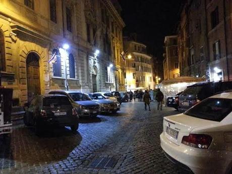 Mettiamoci d'impegno e salviamo l'isola pedonale del Ghetto. Uno dei luoghi più suggestivi (e sensibili) del mondo, trasformato in garage abusivo Mettiamoci d'impegno e salviamo l'isola pedonale del Ghetto. Uno dei luoghi più suggestivi (e sensibili) del mondo, trasformato in garage abusivo