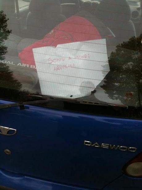 A Roma le strisce blu di fatto non esistono. Evase da tutti, specie dai commercianti, mentre gli ausiliari chiudono due occhi. Che conseguenze ha tutto ciò? Enormi A Roma le strisce blu di fatto non esistono. Evase da tutti, specie dai commercianti, mentre gli ausiliari chiudono due occhi. Che conseguenze ha tutto ciò? Enormi