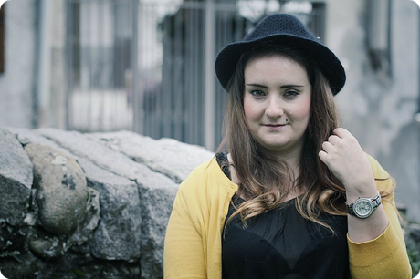 Freddo, stivali di plastica, stampe e muretti di pietra Freddo, stivali di plastica, stampe e muretti di pietra