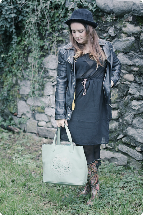 Freddo, stivali di plastica, stampe e muretti di pietra Freddo, stivali di plastica, stampe e muretti di pietra