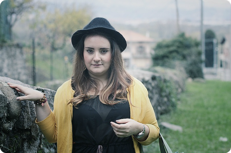 Freddo, stivali di plastica, stampe e muretti di pietra Freddo, stivali di plastica, stampe e muretti di pietra