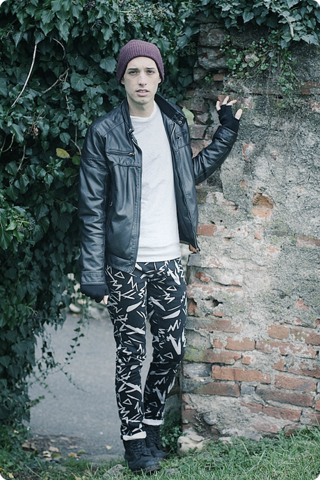 Freddo, stivali di plastica, stampe e muretti di pietra Freddo, stivali di plastica, stampe e muretti di pietra