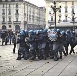 Con la violenza non si va da nessuna parte!