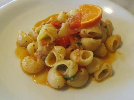 Lumache rigate al tonno e mandarino tonno, mandarino, pomodori
