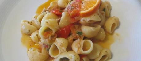 Lumache rigate al tonno e mandarino tonno, mandarino, pomodori
