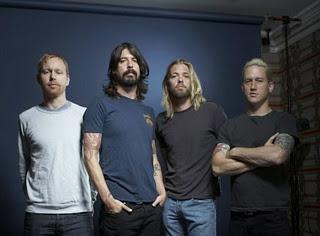 Foo Fighters - Si esibiscono in segreto in una pizzeria della California (video)