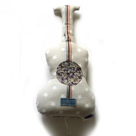 Strumenti GIOCATTOLO su NOEUF guitare-beige-stars