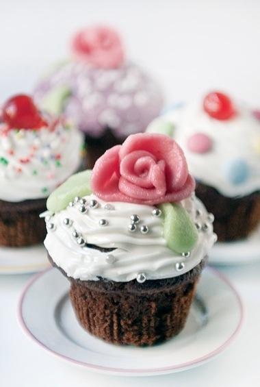 DECORARE I CUPCAKE! GLASSA REALE e ROSE DI MARZAPANE