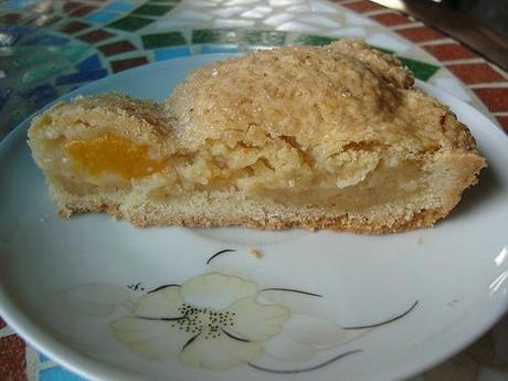 Crostata con pesche e crema alle mandorle