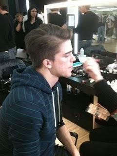 D&G; Uomo a/i 2011/12 Backstage via @Swide D&G; Uomo a/i 2011/12 Backstage via @Swide