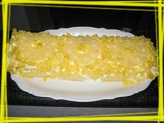 Rotolo mimosa con ananas per la Festa della Donna