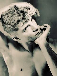André Ziehe photographed by Kostas Avgoulis su Gamos Magazine André Ziehe photographed by Kostas Avgoulis su Gamos Magazine