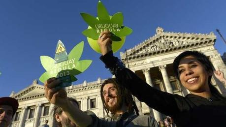 L'Uruguay sfida il mondo: marijuana libera
