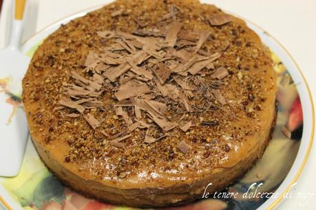 Haselnusstorte - una torta alle nocciole con glassa al caramello per il mio compleanno