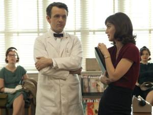 Masters of Sex, una scena con Michael Sheen e Lizzy Caplan