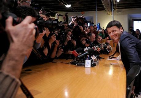  9 dicembre. Matteo Renzi, 38 anni, durante la sua prima conferenza stampa da segretario del Pd, a Roma. Il giorno prima il sindaco di Firenze ha vinto le primarie del suo partito, battendo Gianni Cuperlo e Giuseppe Civati (Omniroma)9 dicembre. Matteo Renzi, 38 anni, durante la sua prima conferenza stampa da segretario del Pd, a Roma. Il giorno prima il sindaco di Firenze ha vinto le primarie del suo partito, battendo Gianni Cuperlo e Giuseppe Civati (Omniroma)