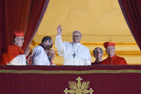 Esplora il significato del termine: 13 marzo. Jorge Mario Bergoglio, 76 anni, saluta i fedeli dal balcone di piazza San Pietro, dopo essere stato eletto papa e aver scelto il nome di Francesco I. Di nazionalità argentina e appartenente ai chierici regolari della Compagnia di Gesù, è il primo pontefice di questo ordine religioso, nonché il primo proveniente dal continente americano (Afp/Pinto)13 marzo. Jorge Mario Bergoglio, 76 anni, saluta i fedeli dal balcone di piazza San Pietro, dopo essere stato eletto papa e aver scelto il nome di Francesco I. Di nazionalità argentina e appartenente ai chierici regolari della Compagnia di Gesù, è il primo pontefice di questo ordine religioso, nonché il primo proveniente dal continente americano (