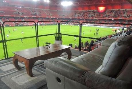 ROFL... e ti ritrovi il salotto allo Stadio :-) ROFL... e ti ritrovi il salotto allo Stadio :-)