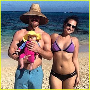 stephen amell hawaii