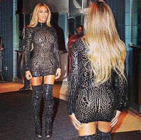 Beyonce-indossa-un-abito-di-Tom-Ford