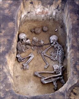 Misteriose sepolture di coppia in Siberia