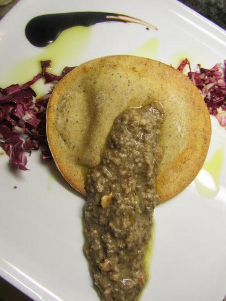 Raviolone di Saraceno robiola e tartufo con pesto di trevigiana e nocciole.