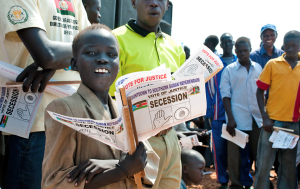 Una manifestazione durante la dichiarazione di indipendenza del Sudan del Sud (jrs.net)