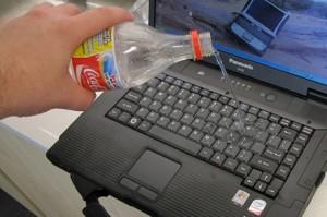 Cosa fare se il computer portatile si bagna o cade in acqua