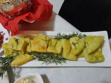 Focaccia di patate al rosmarino Focaccia di patate al rosmarino