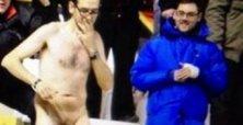 [FOTO] Invasione stravagante: un tifoso nudo in Rayo Vallecano - Levante !