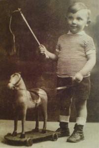 Ahron Appelfeld all'età di cinque anni