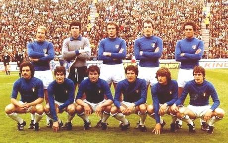 Le squadre che hanno fatto i mondiali. 1978 Italia Italia-Francia 2-1. In piedi da sinistra: Benetti, Zoff, Bellugi, Bettega, Gentile. Accosciati: Causio, Rossi, Cabrini, Scirea, Antognoni, Tardelli.