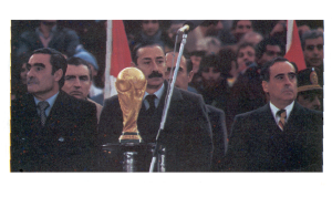 Le squadre che hanno fatto i mondiali. 1978 Italia La Giunta militare argentina al gran completo: Raúl Massera (Marina), Jorge Rafael Videla (Esercito), Fernando Agosti (Aeronautica). Tre corvacci e una Coppa del Mondo.