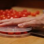 16.-how-to-slice-cherry-tomatoes-easily-awesome-food-hacks