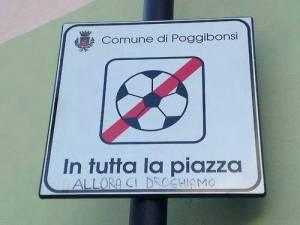 ADOLESCENZA E URBANISTICA divieto di giocare a palla