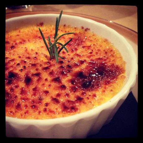 Creme brulée al rosmarino Creme brulée al rosmarino ristorante rosmarino castelfalfi