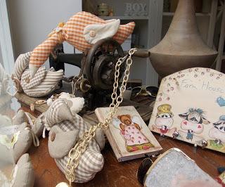 Buon Lunedì a tutti! Carine le mie paperelle? Le ho adagi... Buon Lunedì a tutti! Carine le mie paperelle? Le ho adagi...