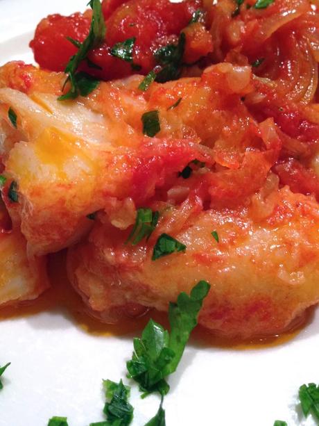 BACCALA' FRITTO IN SALSA DI POMODORO CON CIPOLLE