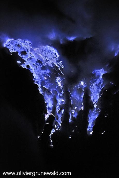 Un vulcano diverso:la sua lava è blu !
