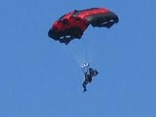 Maratta, ternano precipita con il paracadute foto archivio