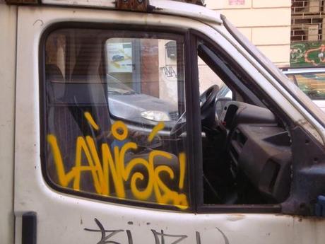 REGRESSIONE ALLO STATO BARBARO, ANIMALE, PRIMORDIALE: CAMION IN SOSTA DIVENTA SFOGATOIO DEI PEGGIORI ISTINTI BESTIALI! E C'E' ANCORA QUALCHE COGLIONE CHE SULLA STAMPA LI DEFINISCE ARTISTI REGRESSIONE ALLO STATO BARBARO, ANIMALE, PRIMORDIALE: CAMION IN SOSTA DIVENTA SFOGATOIO DEI PEGGIORI ISTINTI BESTIALI! E C'E' ANCORA QUALCHE COGLIONE CHE SULLA STAMPA LI DEFINISCE ARTISTI