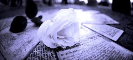 LA SCHIAVA DEI TUDOR di Isabella Izzo LA SCHIAVA DEI TUDOR di Isabella Izzo