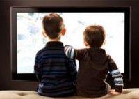 Minori da soli davanti a tv e pc, per molti il Grande Fratello è da abolire