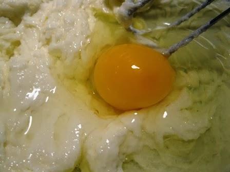 Muffin al panettone...ovvero facciamo fuori gli ultimi avanzi!! Muffin al panettone...ovvero facciamo fuori gli ultimi avanzi!!