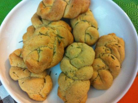 Treccine con farina di riso, di ceci e di avena, un pane veloce per le emergenze