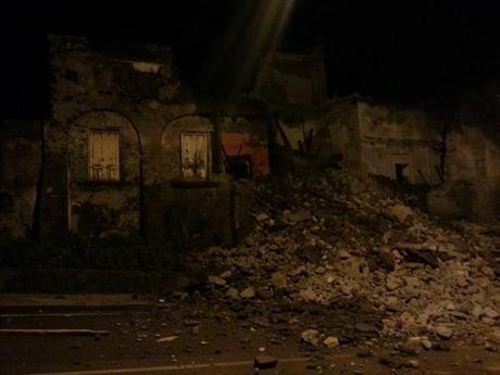 Torre del Greco, crolla villa abbandonata. Nessun ferito Crollo