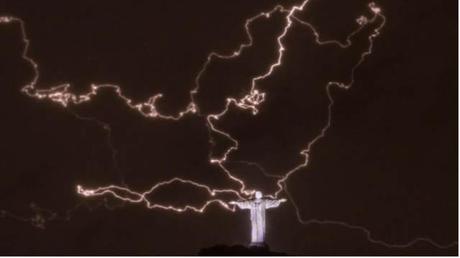 Click on image to start slideshow Oscuri presagi? I nuovi Aruspici della fotocamera digitale