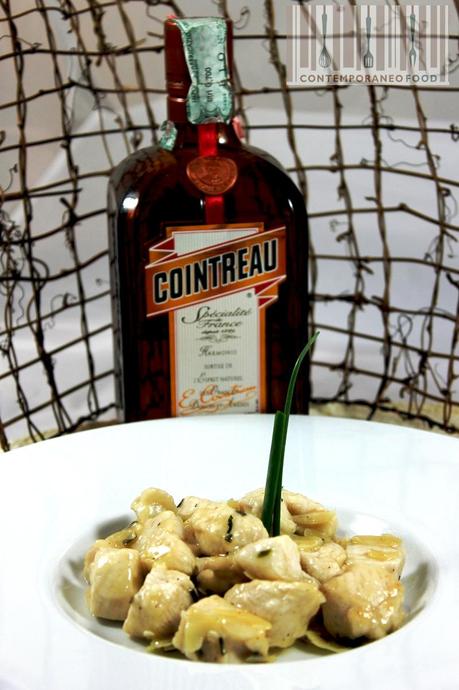 Bocconcini di pollo flambé con filetti di mandorla ed erba cipollina pollo flambato mandorle contemporaneo food Bocconcini di pollo flambé con filetti di mandorla ed erba cipollina